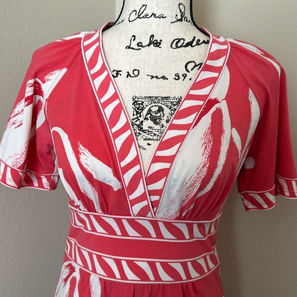 BCBG Coral Design Top - Picture 2 of 3